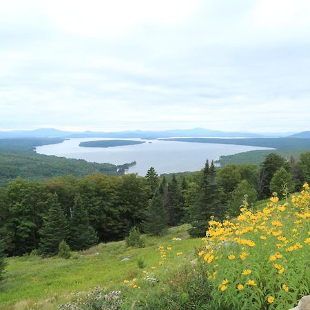 Sunnyside home near Sunday River, Black Mountain, Lakes&Hikes Rumford Buitenkant foto