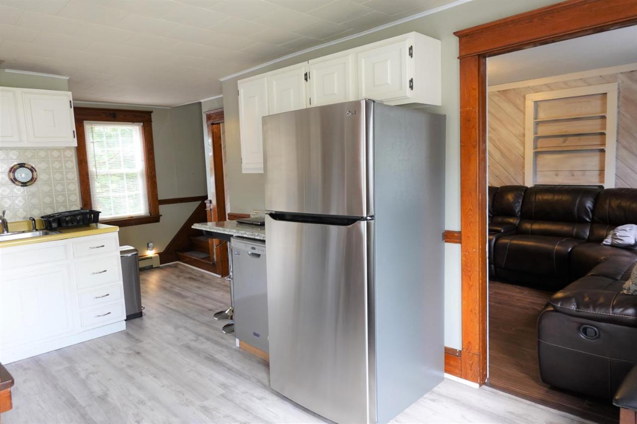 Sunnyside home near Sunday River, Black Mountain, Lakes&Hikes Rumford Buitenkant foto