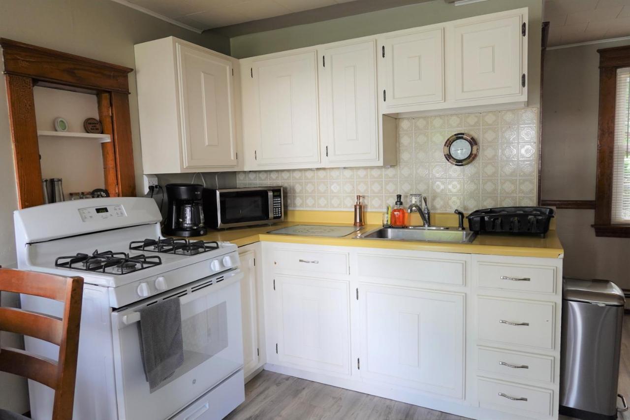 Sunnyside home near Sunday River, Black Mountain, Lakes&Hikes Rumford Buitenkant foto
