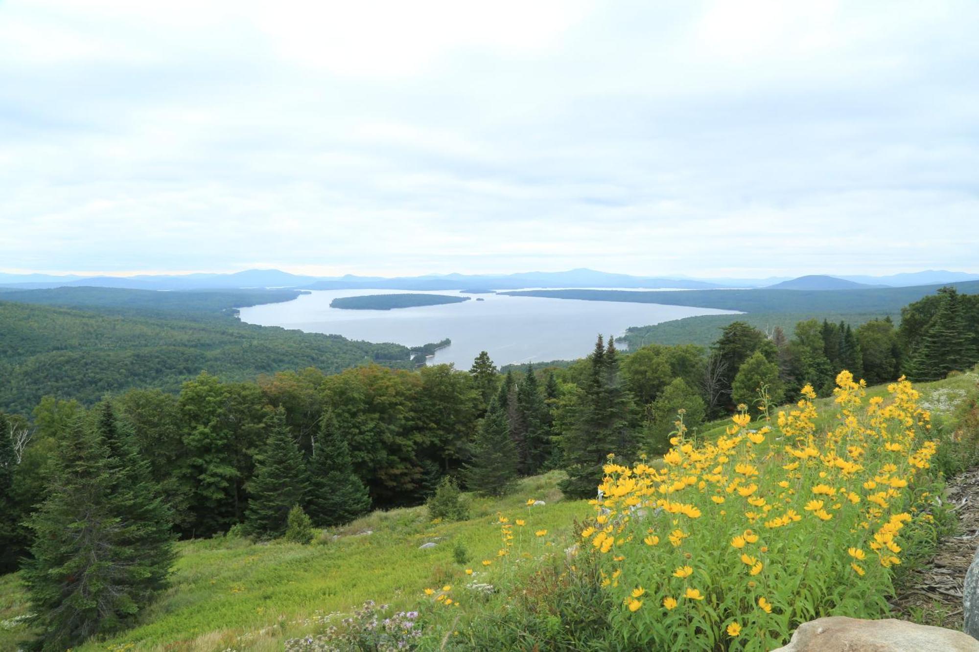 Sunnyside home near Sunday River, Black Mountain, Lakes&Hikes Rumford Buitenkant foto