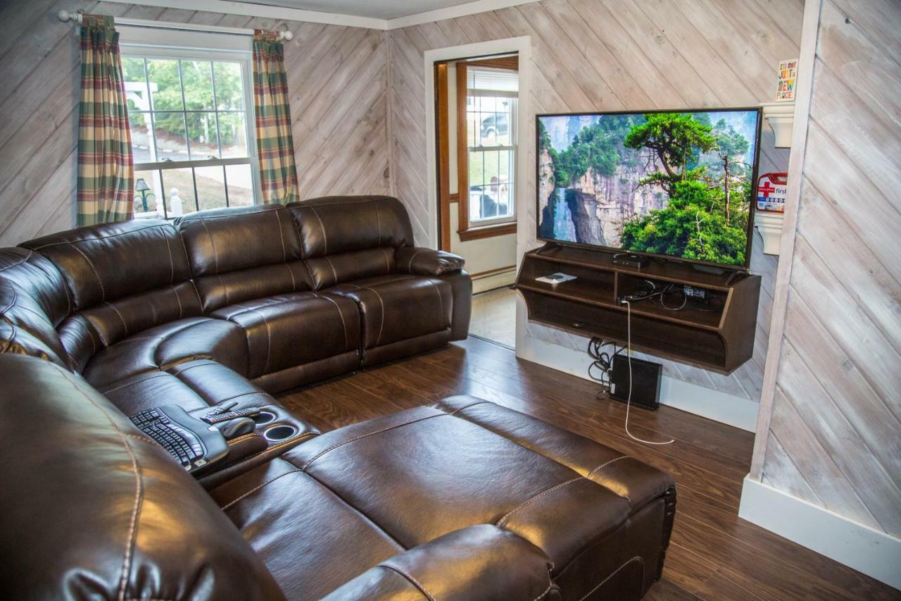 Sunnyside home near Sunday River, Black Mountain, Lakes&Hikes Rumford Buitenkant foto